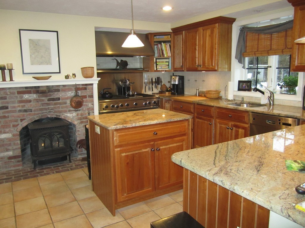 8 Hopkins Road Plymouth, MA 02360 - Photo 5 of 28 Gallery Image 5