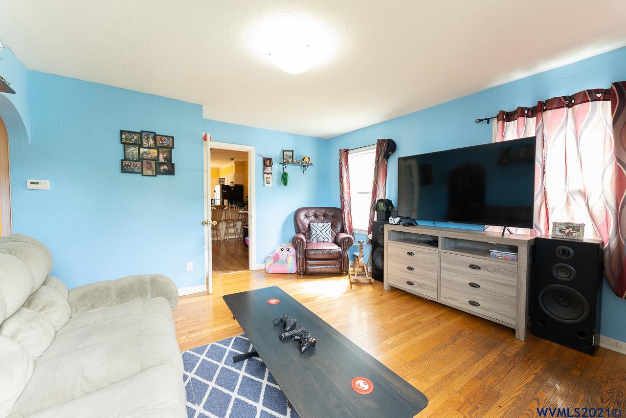 1070 Southwest 13th Avenue Albany, OR 97321 - Photo 4 of 26 Gallery Image 4