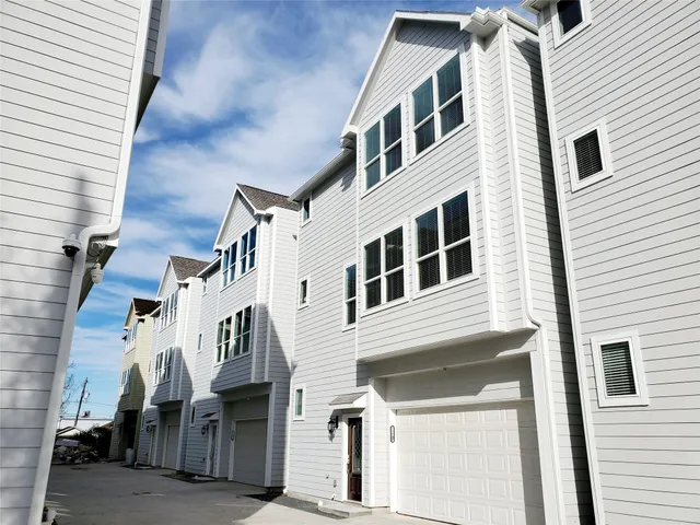 $2,295 | 716 C Link Road, Houston, TX 77009