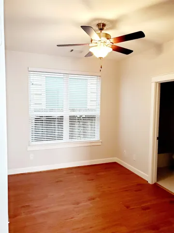 $2,295 | 716 C Link Road, Houston, TX 77009