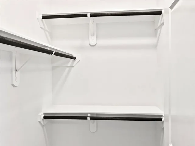 $2,295 | 716 C Link Road, Houston, TX 77009