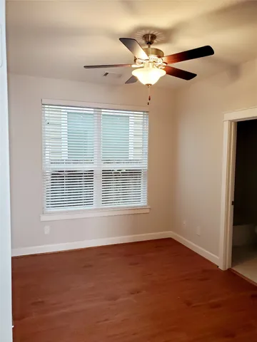 $2,295 | 716 C Link Road, Houston, TX 77009