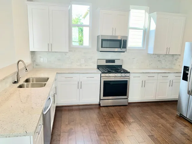 $2,295 | 716 C Link Road, Houston, TX 77009