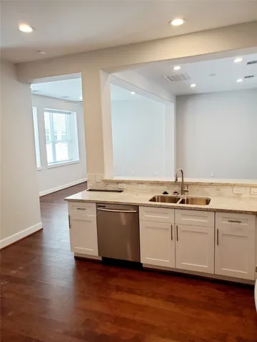 $2,295 | 716 C Link Road, Houston, TX 77009