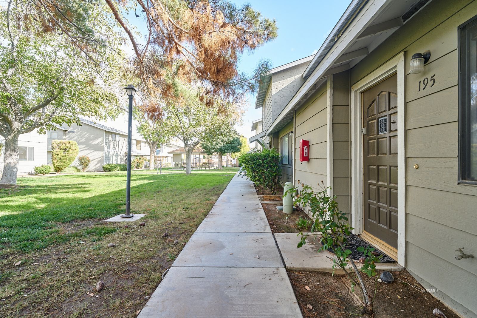 195 East Upjohn Avenue Ridgecrest, CA 93555 - Photo 3 of 27 Gallery Image 3