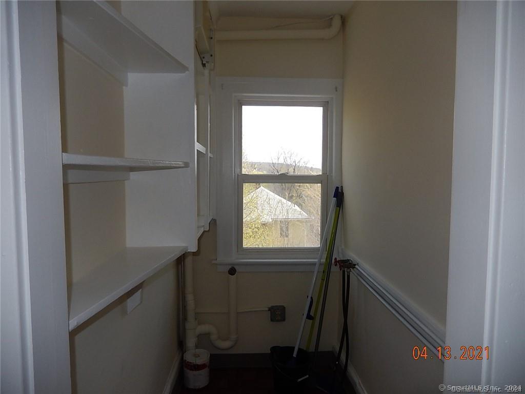 25 Pratt Street, Unit 3 Bristol, CT 06010 - Photo 10 of 10 a bathroom with a window