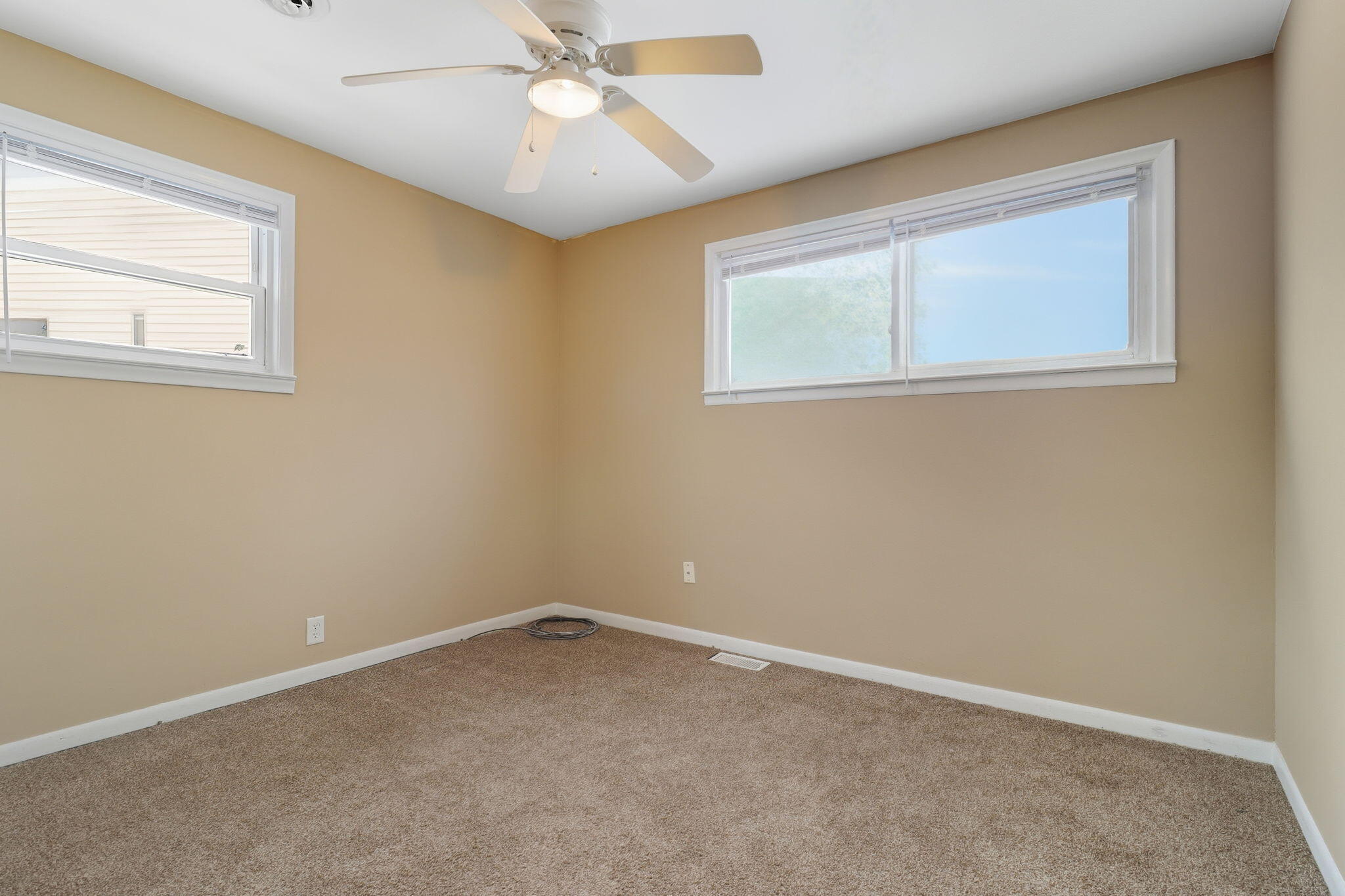 13747 Humphrey Street Southgate, MI 48195 - Photo 19 of 34 15-web-or-mls-IMG_7626 Xavier Bennett