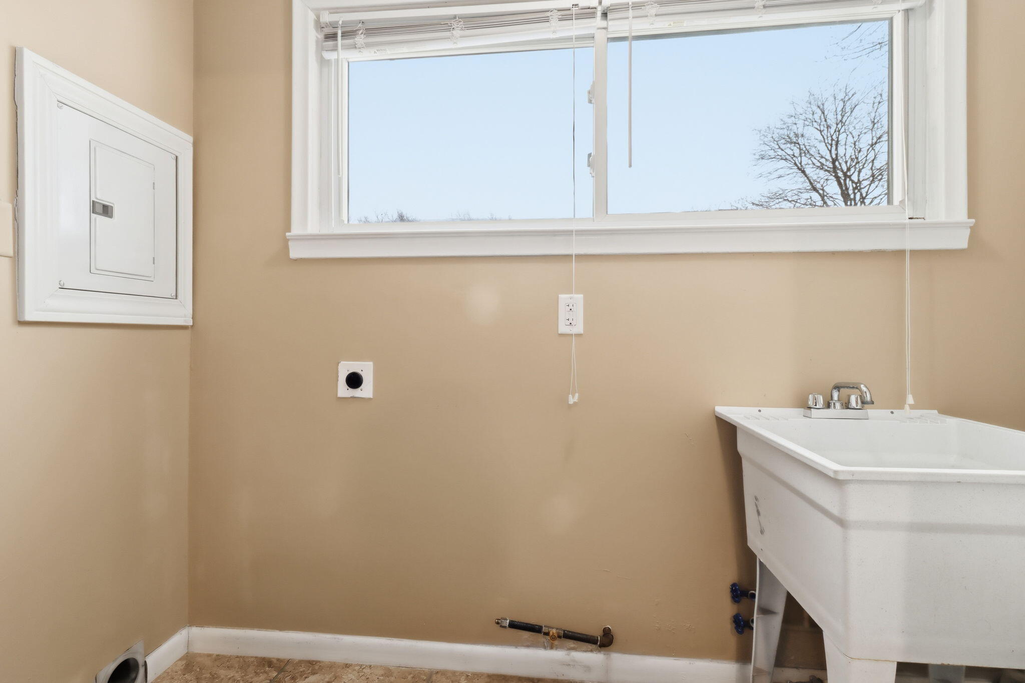 13747 Humphrey Street Southgate, MI 48195 - Photo 27 of 34 18-web-or-mls-IMG_7667 Xavier Bennett