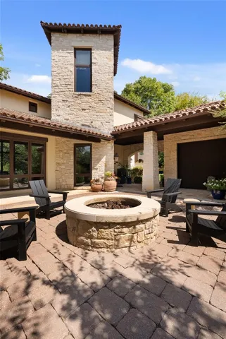 a view of a house with backyard and sitting area