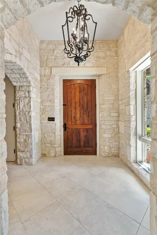 a view of entryway with a front door