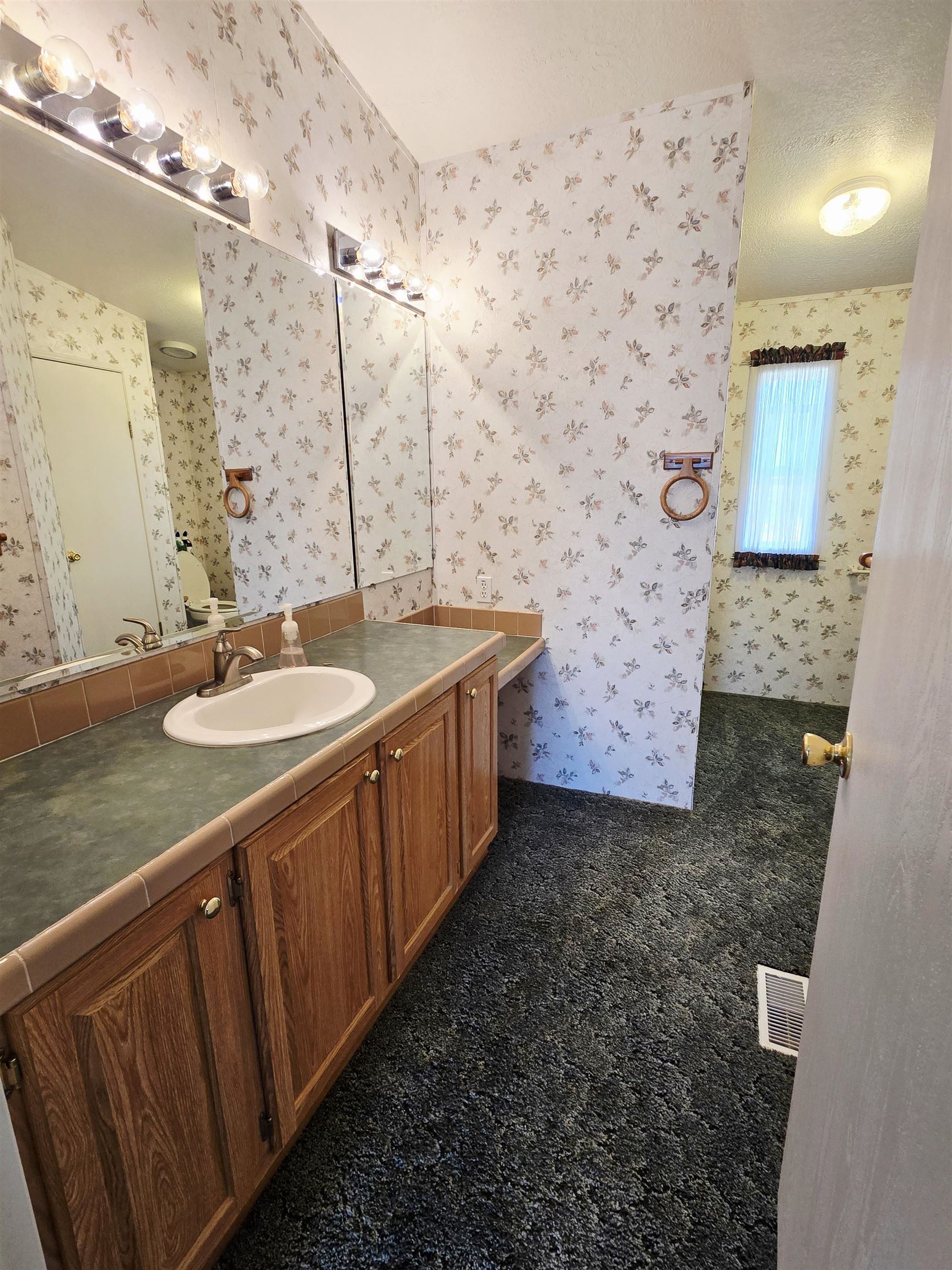 27210 West Cornwall Road Cheney, WA 99004 - Photo 5 of 17