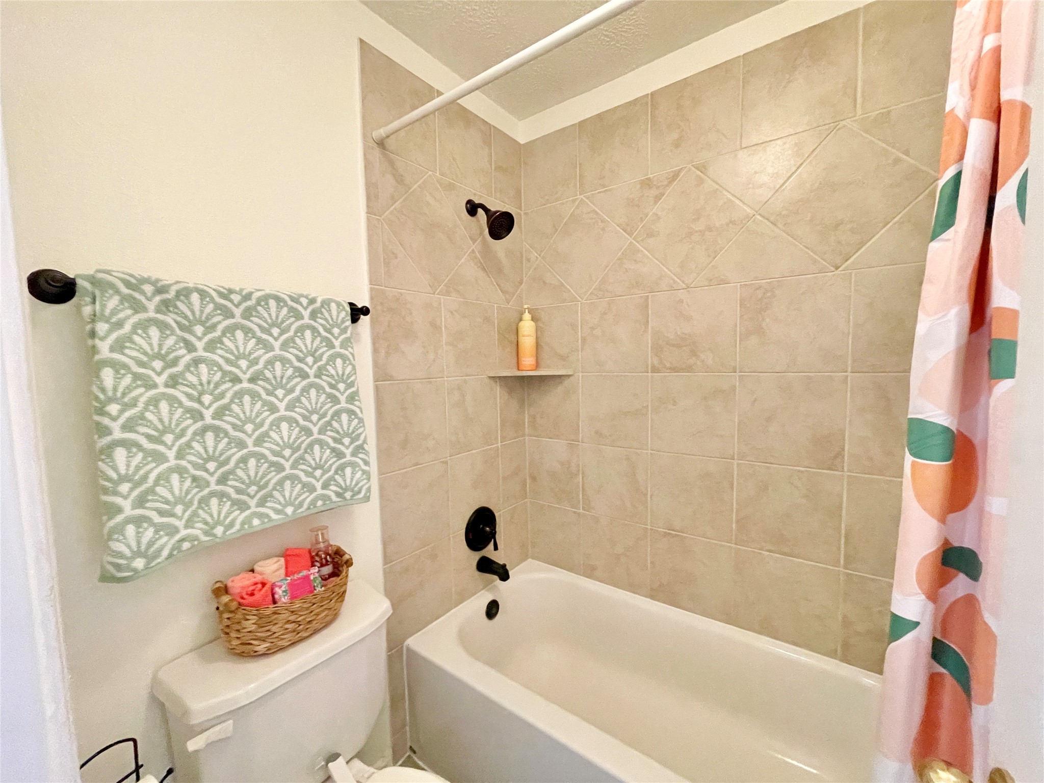 20503 Spring Aspen Lane Spring, TX 77388 - Photo 18 of 25 Secondary Bath w/Private Bath/Shower