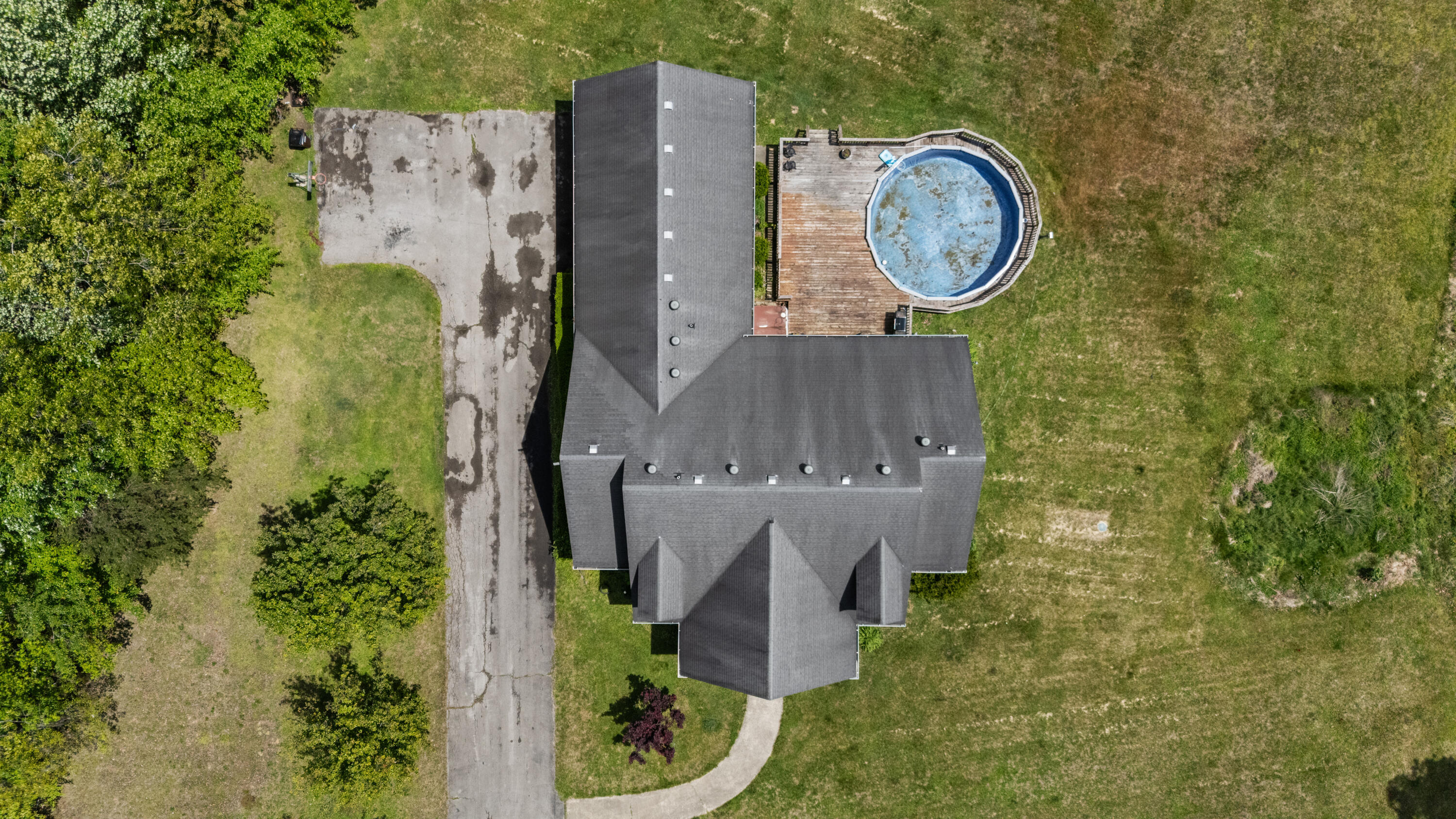 1400 Reffitt Road Jeffersonville, KY 40337 - Photo 29 of 34 DJI_20260504131149_0886_D