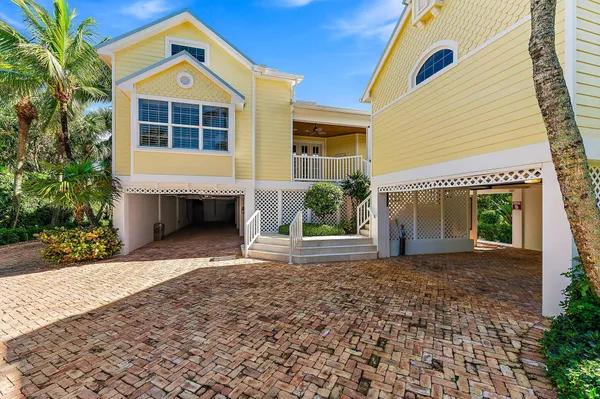 a view of a garage