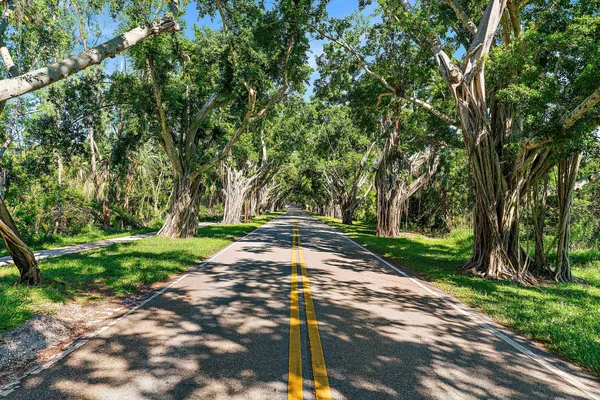 $5,900,000 | 134 North Beach Road, Hobe Sound, FL 33455