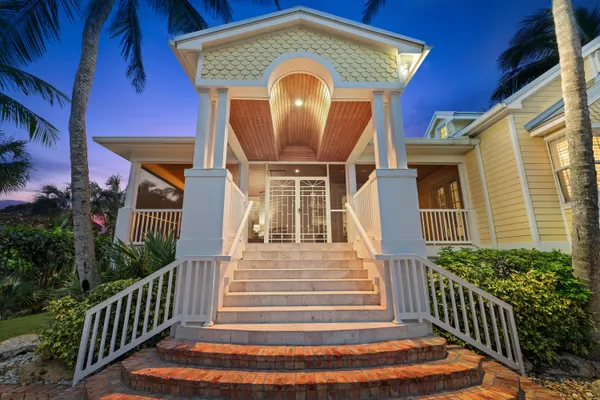 $5,900,000 | 134 North Beach Road, Hobe Sound, FL 33455