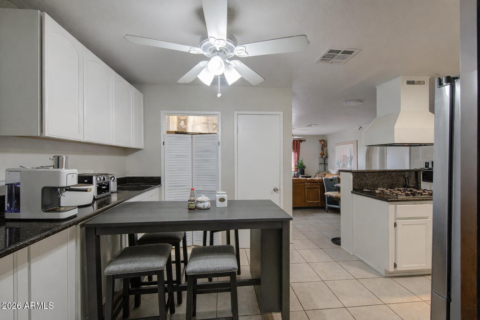 3107 West Montebello Avenue Phoenix, AZ 85017 - Photo 10 of 34 Kitchen