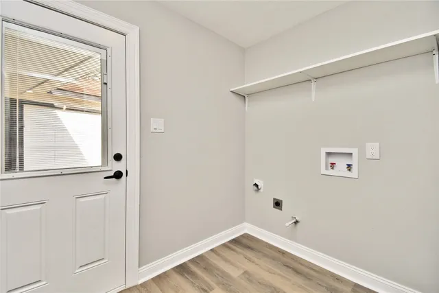 a view of a yard in front of a house with large tree