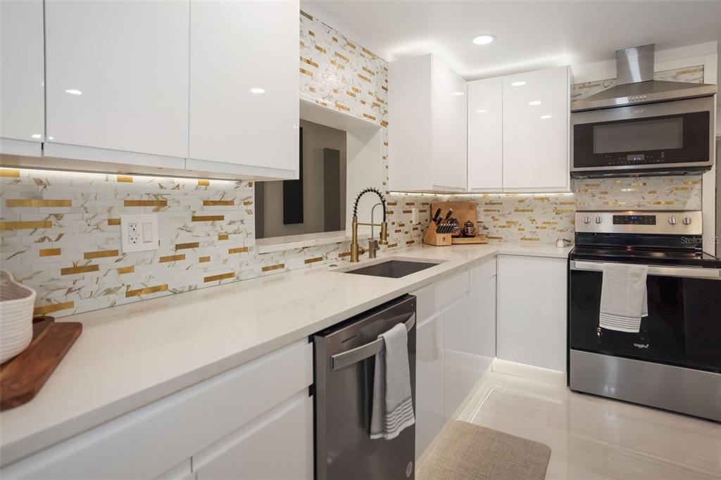 16015 Redington Drive Redington Beach, FL 33708 - Photo 15 of 60