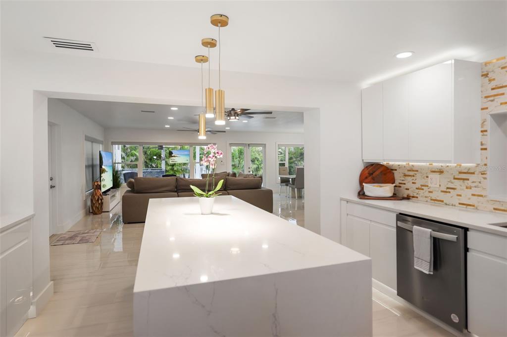 16015 Redington Drive Redington Beach, FL 33708 - Photo 18 of 60