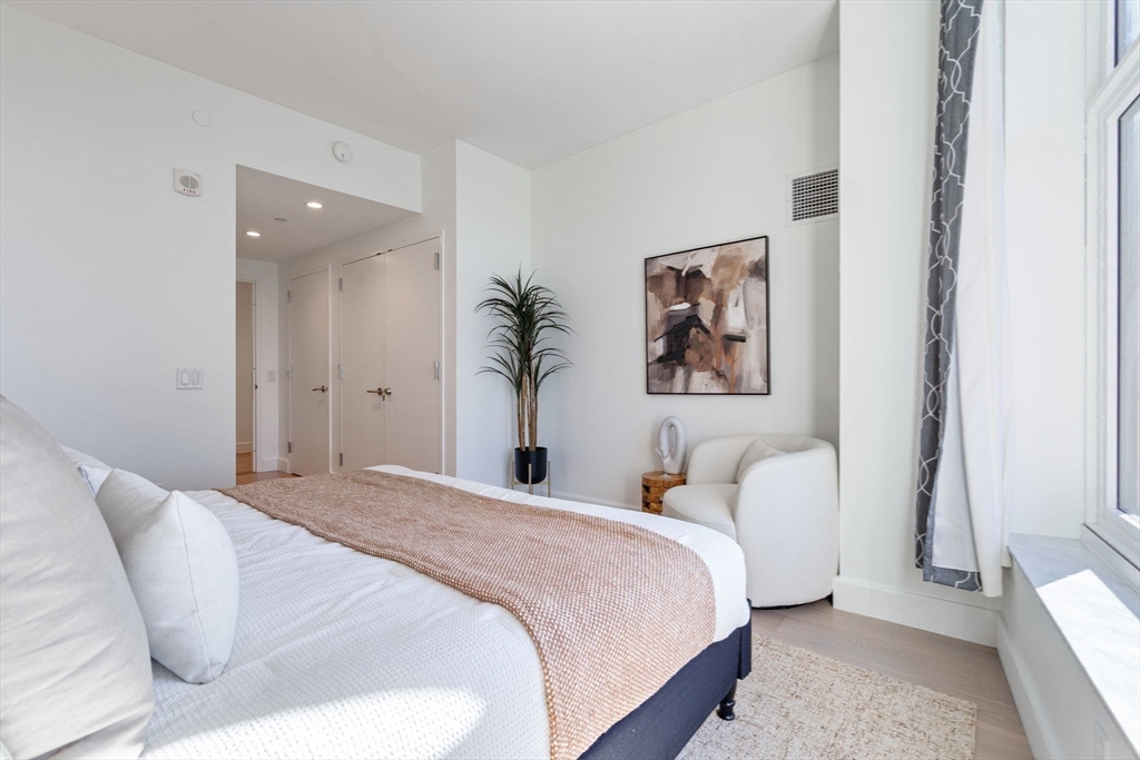 100 Lovejoy Wharf, Unit PH 1B Boston, MA 02114 - Photo 15 of 41