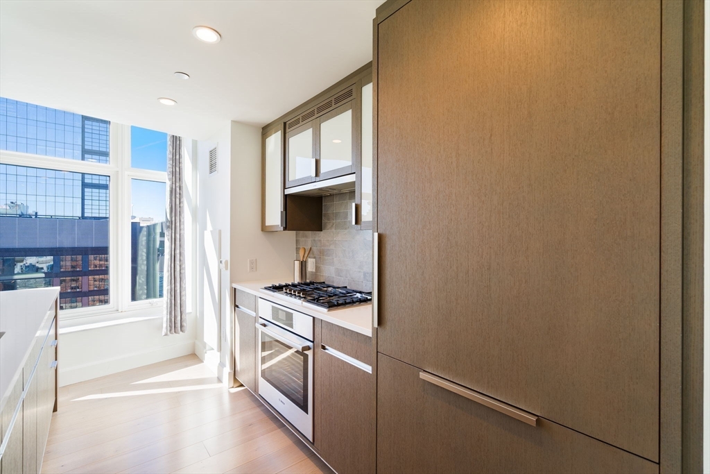 100 Lovejoy Wharf, Unit PH 1B Boston, MA 02114 - Photo 8 of 41