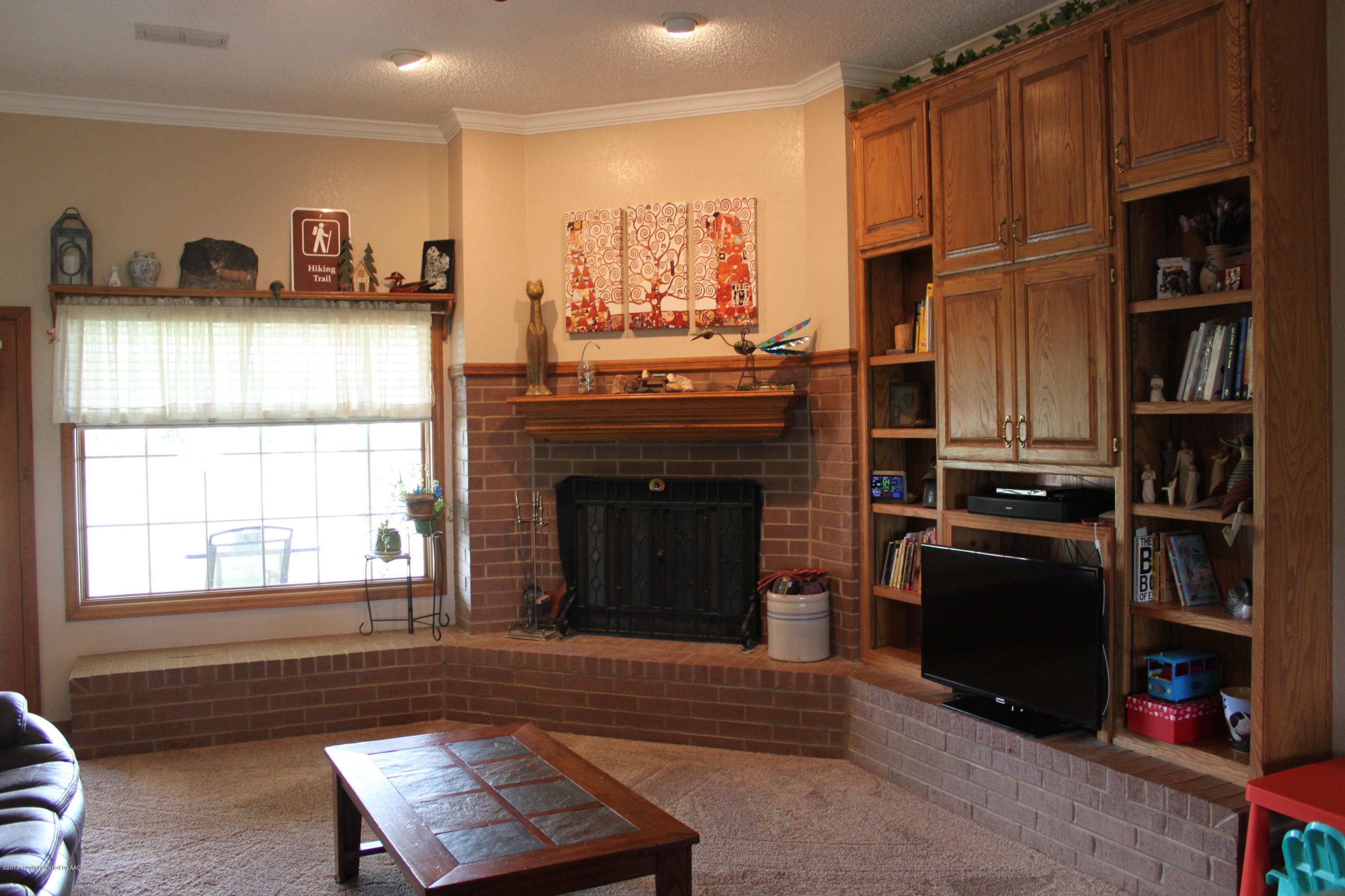 675 Sunset Road Fritch, TX 79036 - Photo 16 of 61 Living Room_Fireplace_2