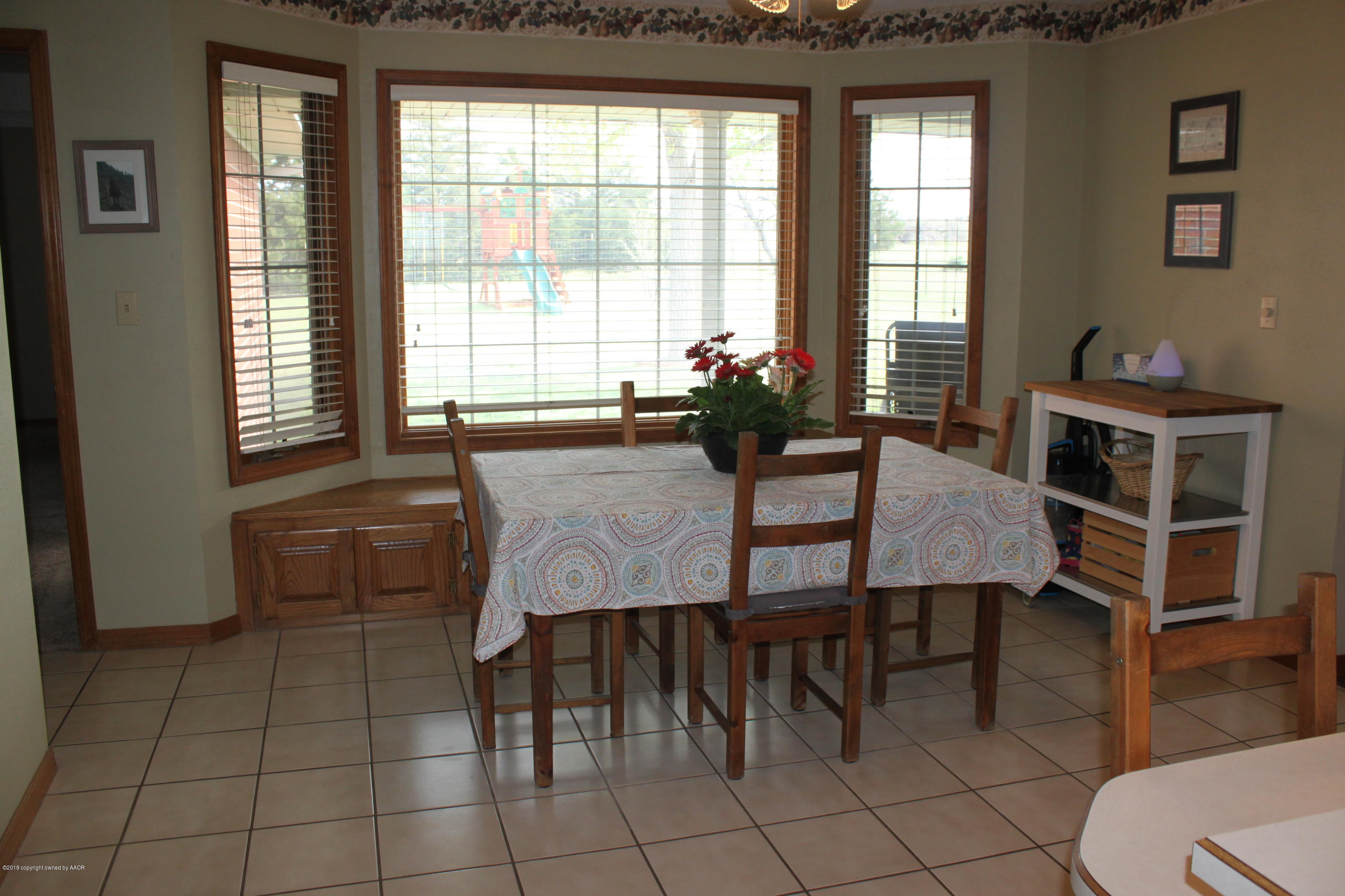 675 Sunset Road Fritch, TX 79036 - Photo 19 of 61 Breakfast Area with Window Seat