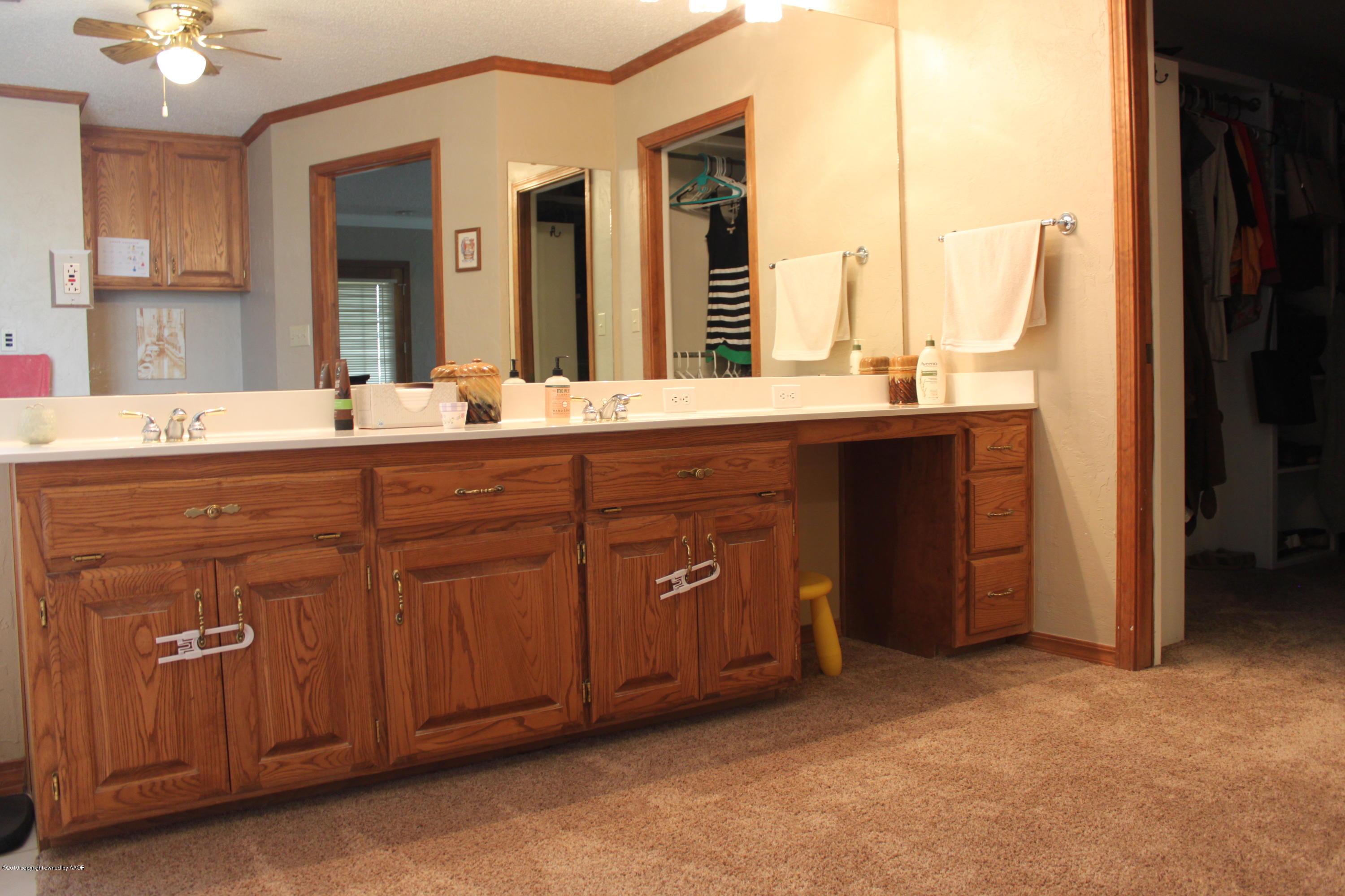 675 Sunset Road Fritch, TX 79036 - Photo 31 of 61 Master Bath_Vanities