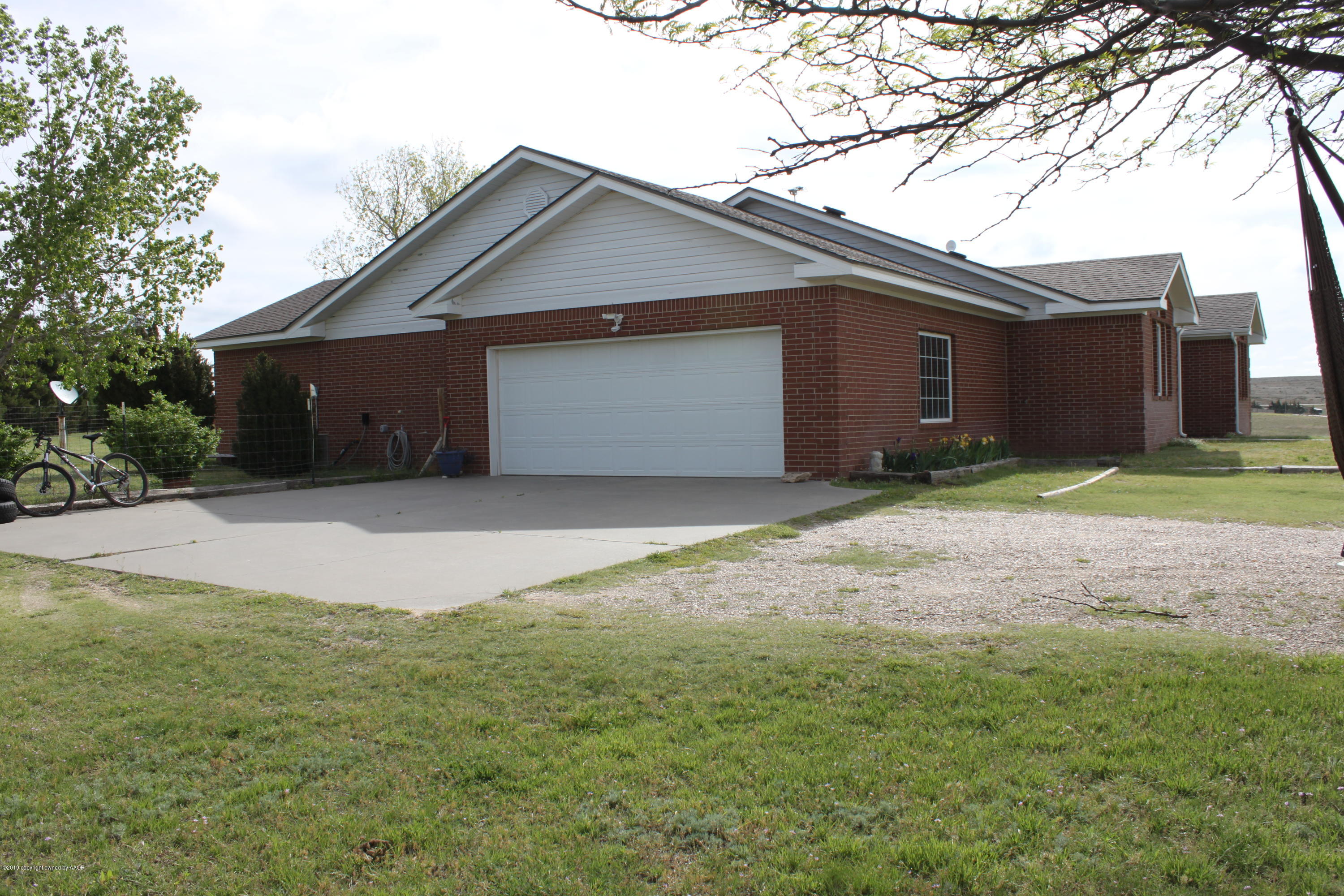 675 Sunset Road Fritch, TX 79036 - Photo 8 of 61 2-Car Garage