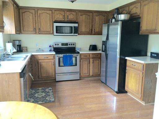 400 Martin Road Clarksville, TN 37042 - Photo 4 of 18 Large eat in kitchen with hardwood floors and stainless steel appliances.