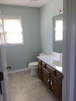400 Martin Road Clarksville, TN 37042 - Photo 9 of 18 Master bathroom with tub and shower combo