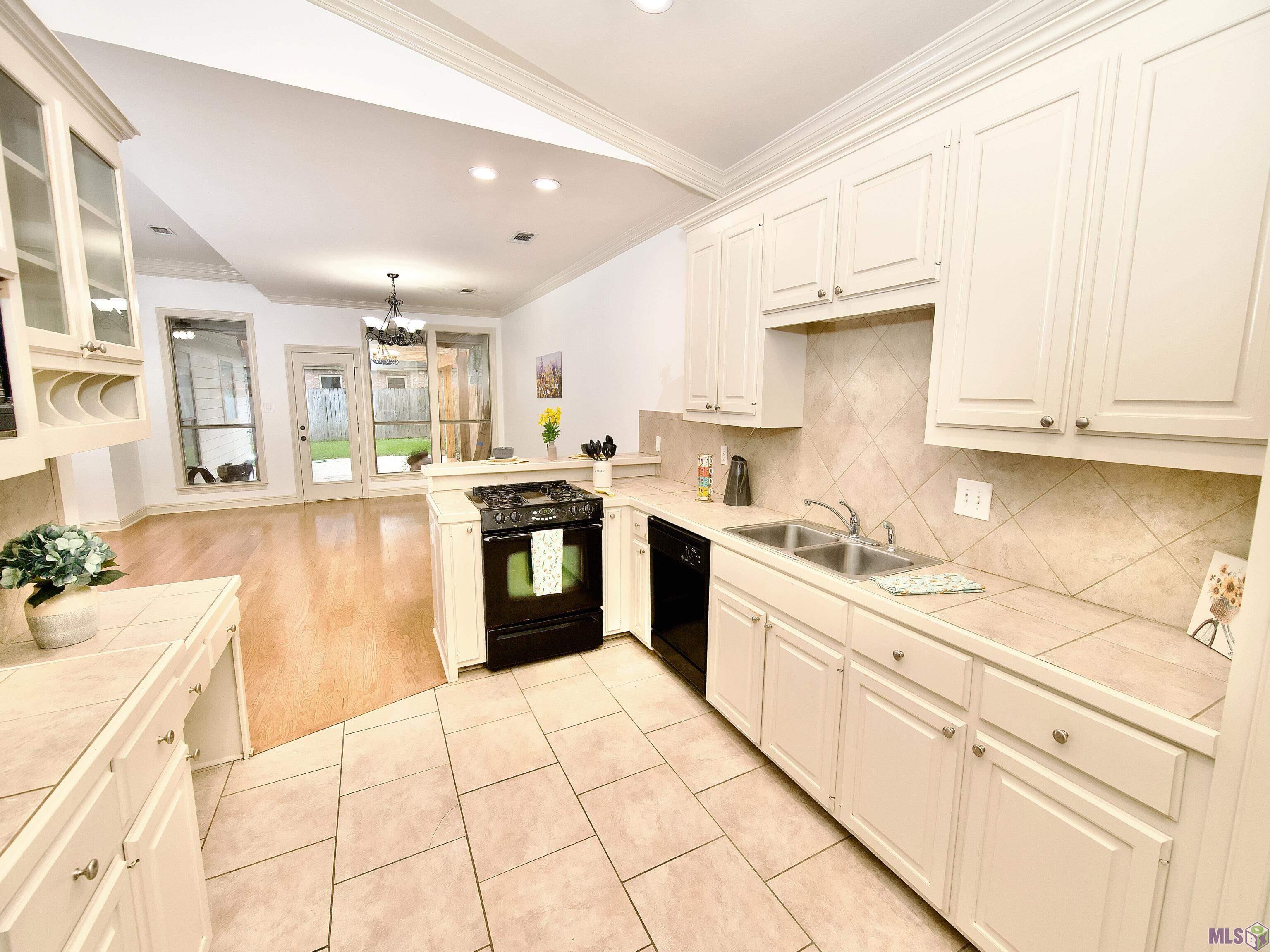 10409 Springtree Avenue Baton Rouge, LA 70810 - Photo 1 of 20 Gallery Image 1