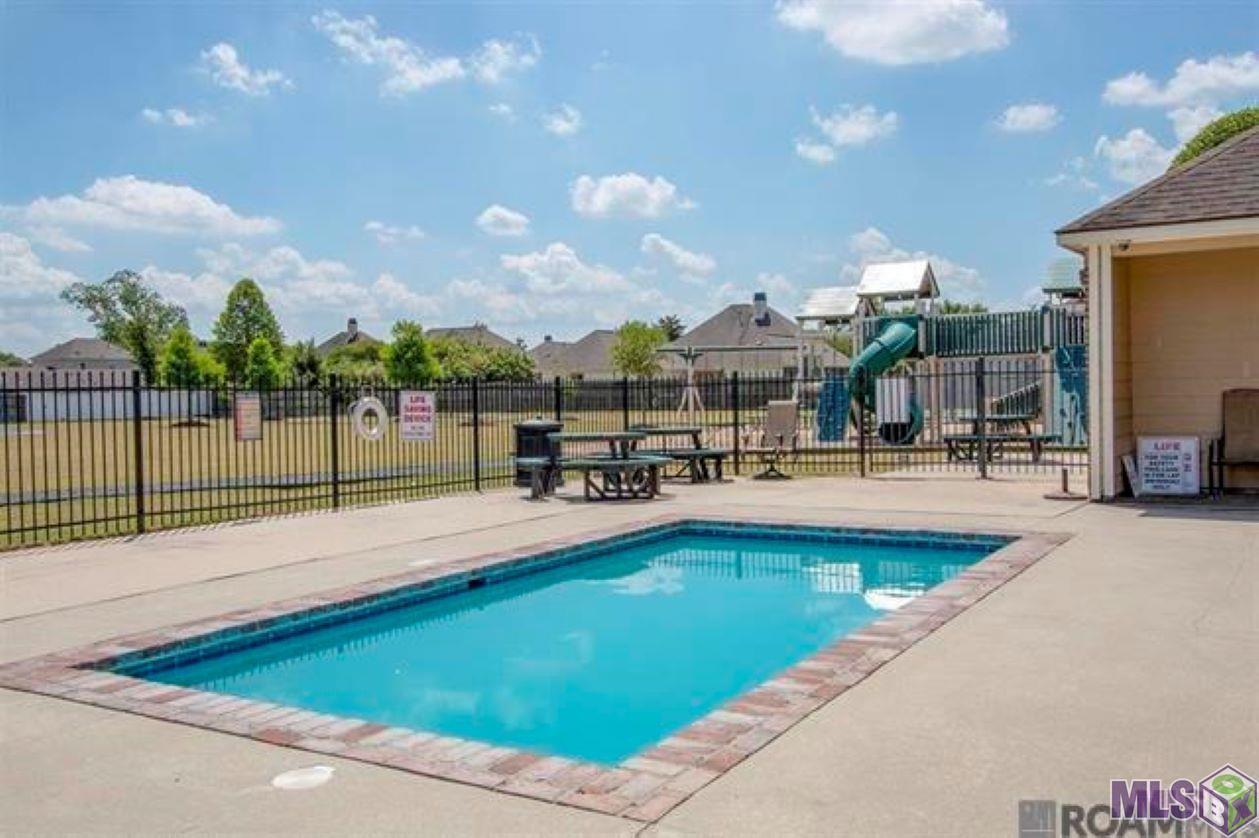 10409 Springtree Avenue Baton Rouge, LA 70810 - Photo 17 of 20 Neighborhood pool