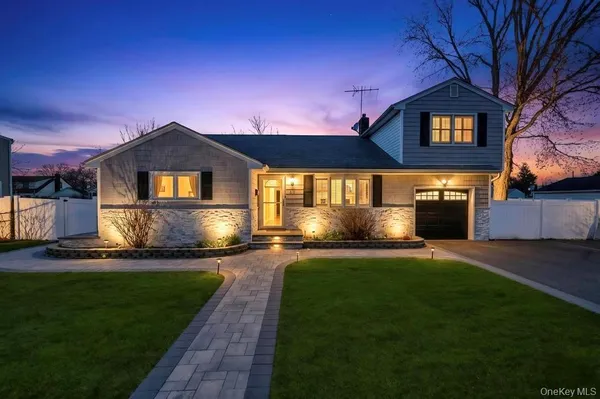 $639,999 | 221 Cedar Court, Copiague, NY 11726