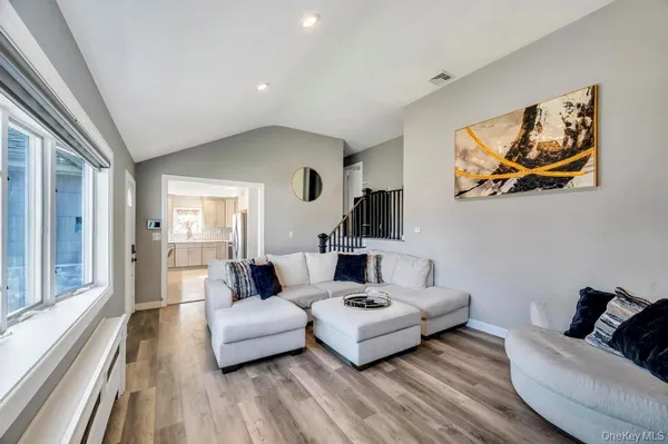 $639,999 | 221 Cedar Court, Copiague, NY 11726