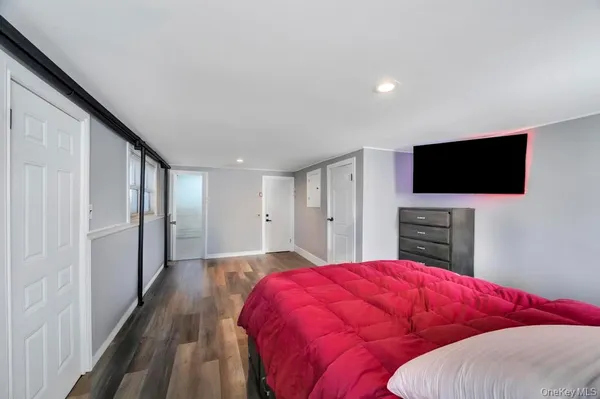 $639,999 | 221 Cedar Court, Copiague, NY 11726