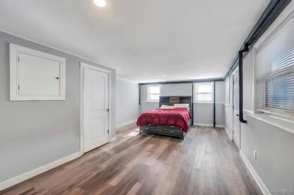 $639,999 | 221 Cedar Court, Copiague, NY 11726