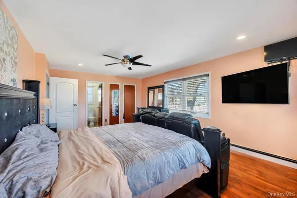 $639,999 | 221 Cedar Court, Copiague, NY 11726