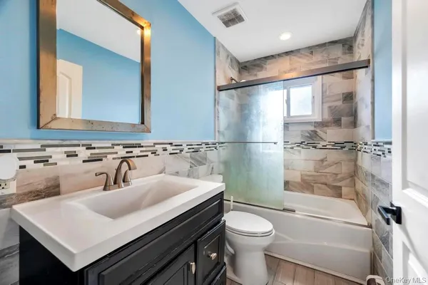 $639,999 | 221 Cedar Court, Copiague, NY 11726