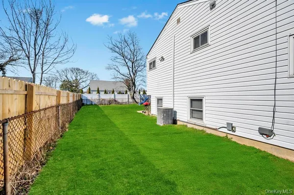 $639,999 | 221 Cedar Court, Copiague, NY 11726