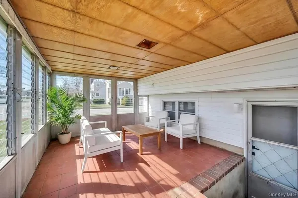 $639,999 | 221 Cedar Court, Copiague, NY 11726
