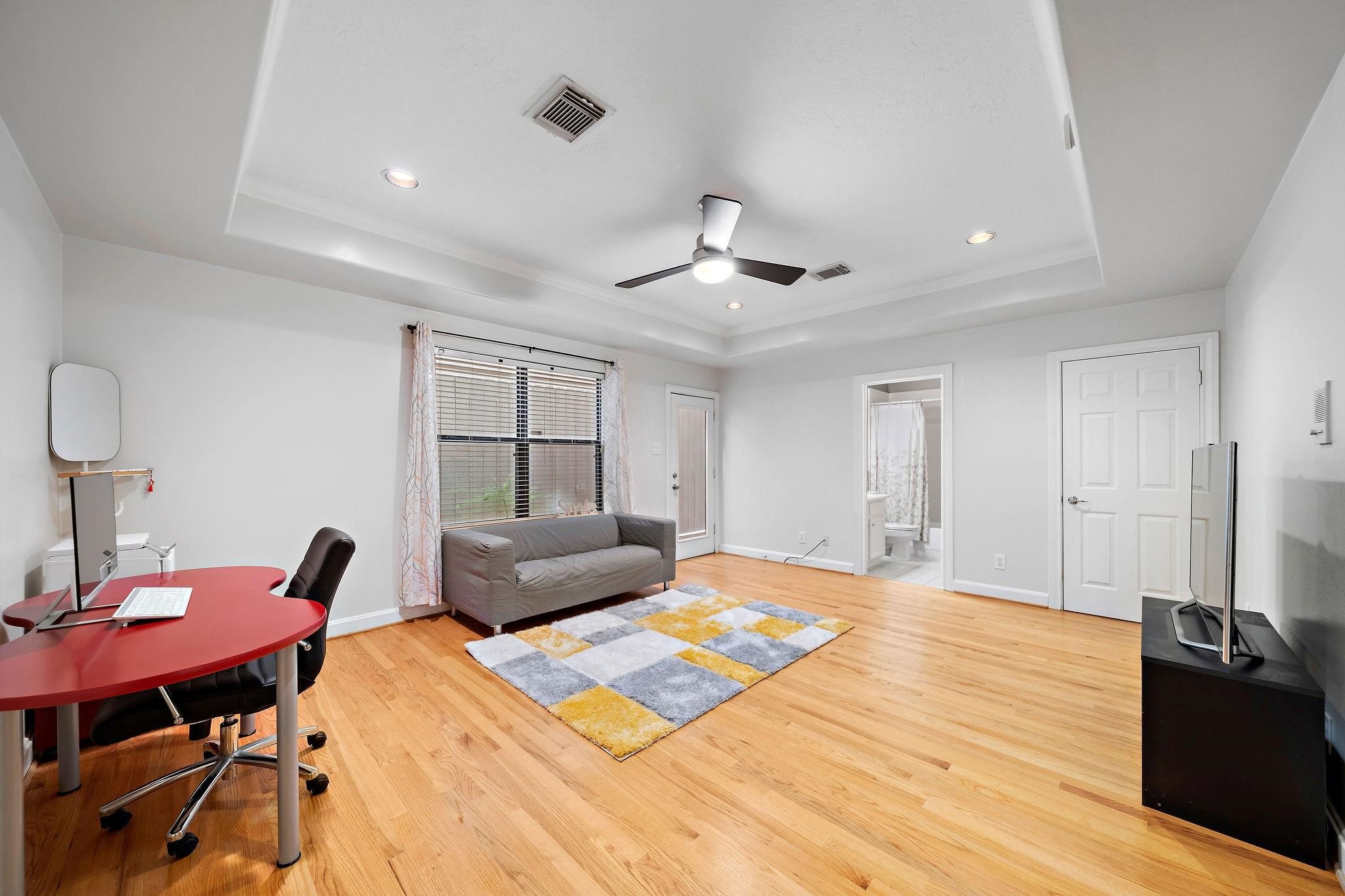 1962 Indiana Street Houston, TX 77019 - Photo 9 of 37