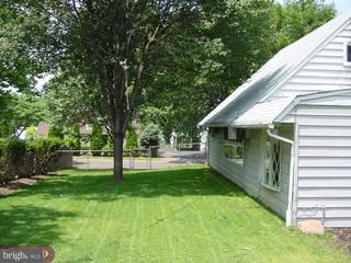 69 Inwood Road Levittown, PA 19057 - Photo 2 of 6 Gallery Image 2
