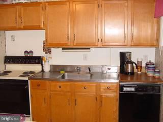 69 Inwood Road Levittown, PA 19057 - Photo 4 of 6 Gallery Image 4