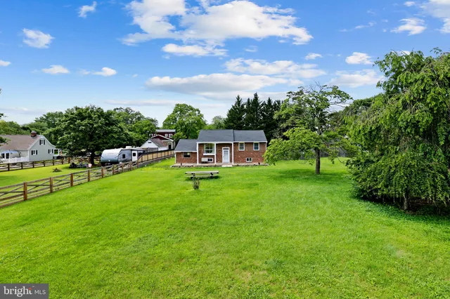 $624,998 | 105 South St Paul Street, Hamilton, VA 20158