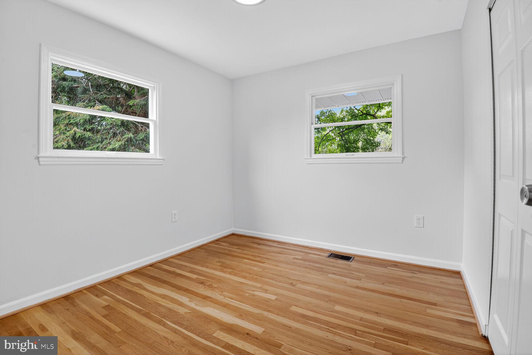 202 East Gordon Street Sterling, VA 20164 - Photo 11 of 20 a view of a room that has a window