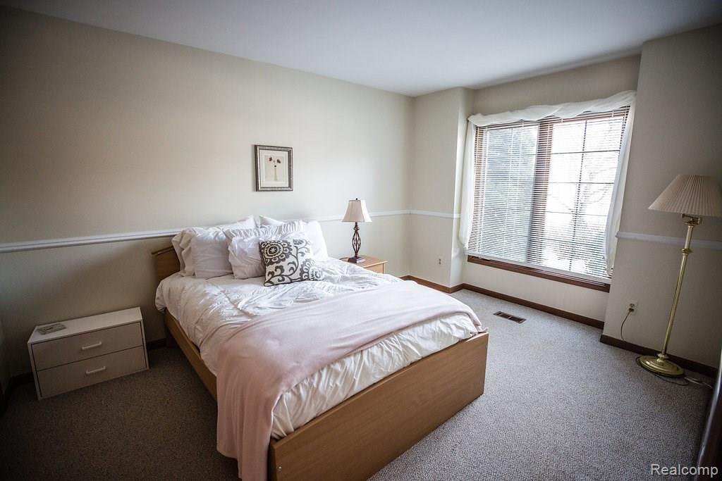552 Essex Drive Rochester Hills, MI 48307 - Photo 17 of 25