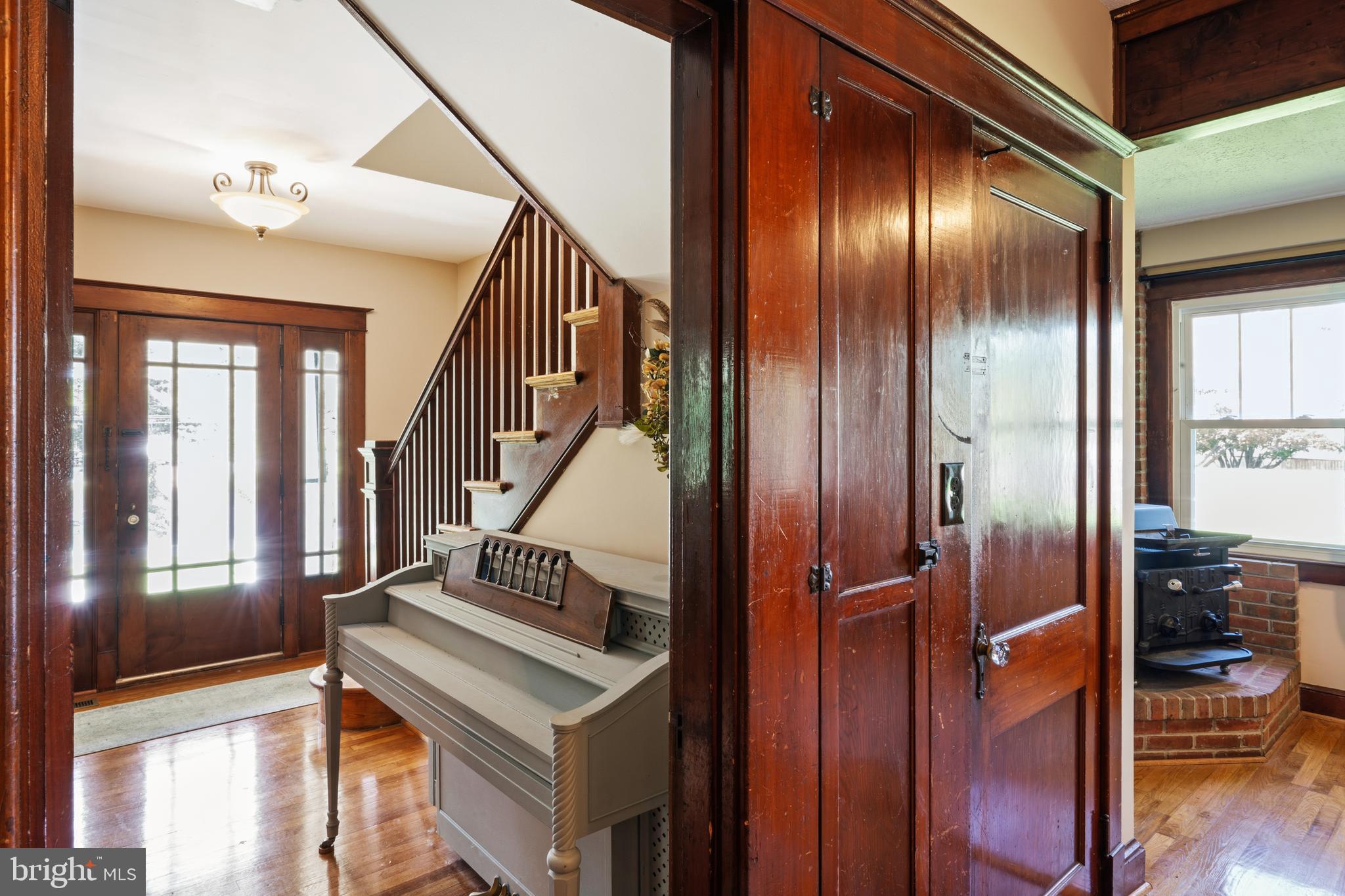 28733 Ridge Road Mount Airy, MD 21771 - Photo 6 of 97 Foyer