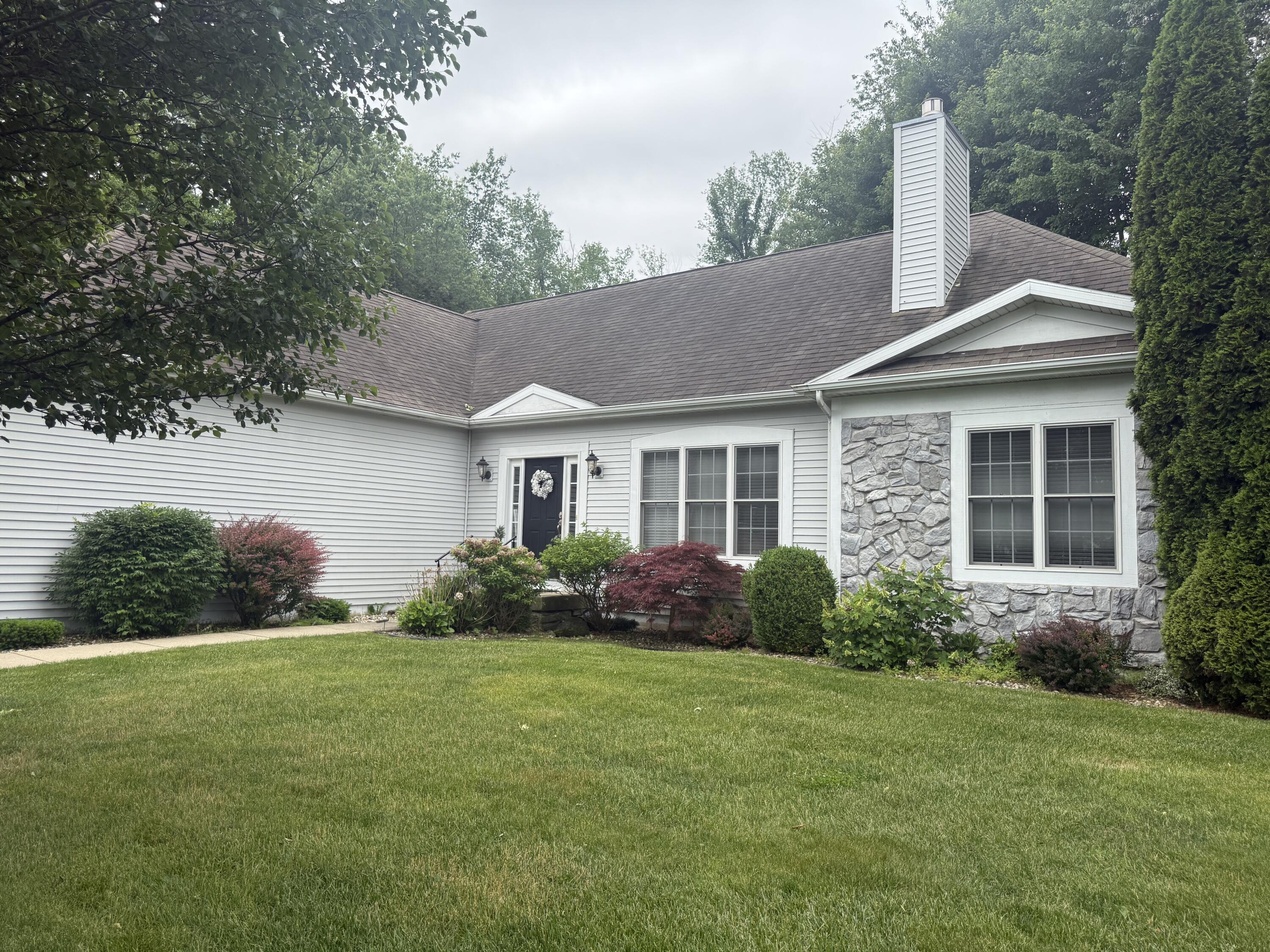 578 Wittenberg Path St. Joseph, MI 49085 - Photo 2 of 15 IMG_5495